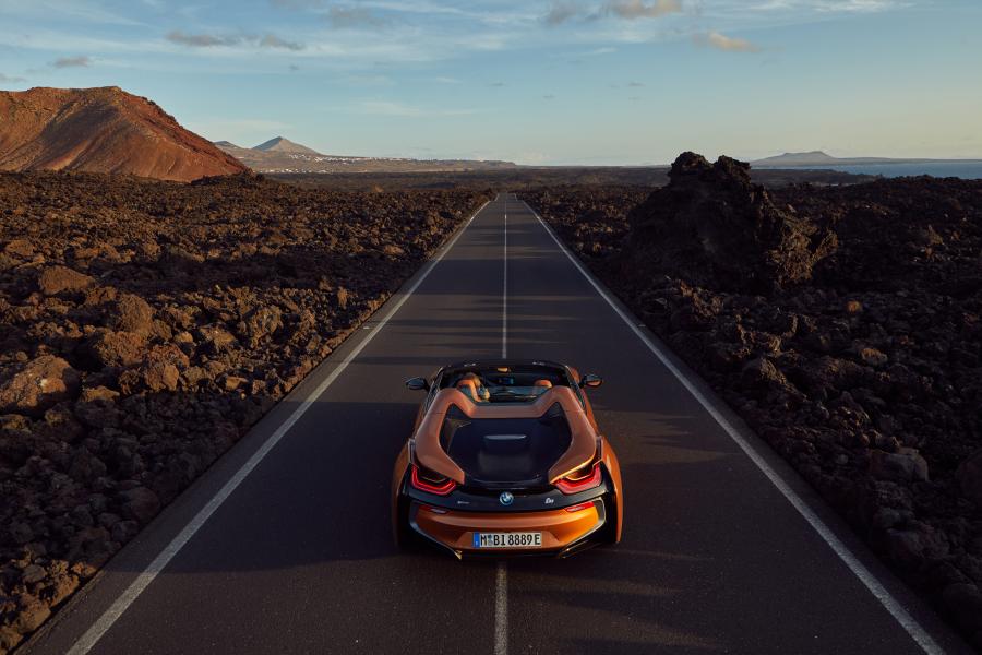  BMW i8 Roadster (I15) 2018 года  (WW) (фото 32 из 198)